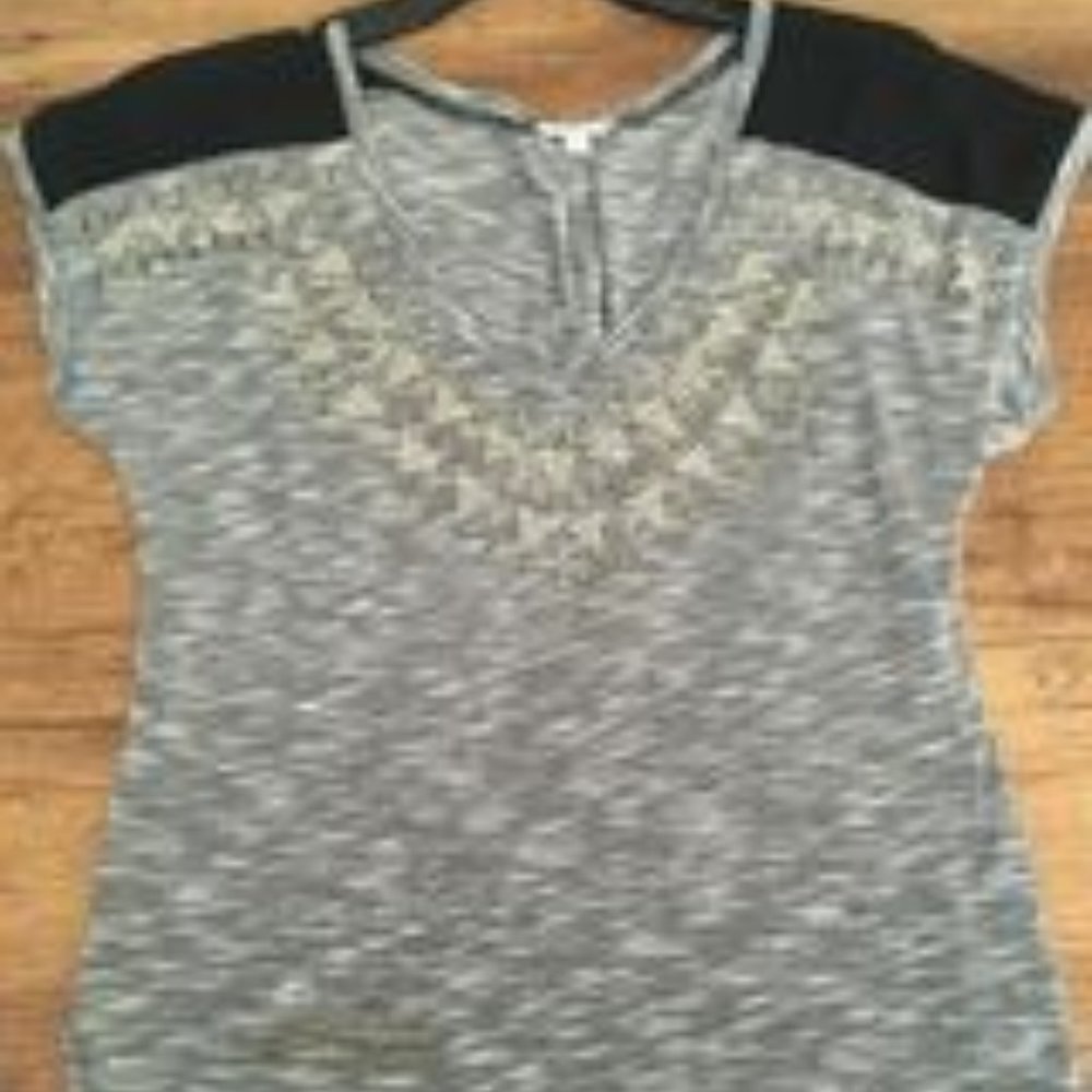 Eyeshadow women's shirt size M